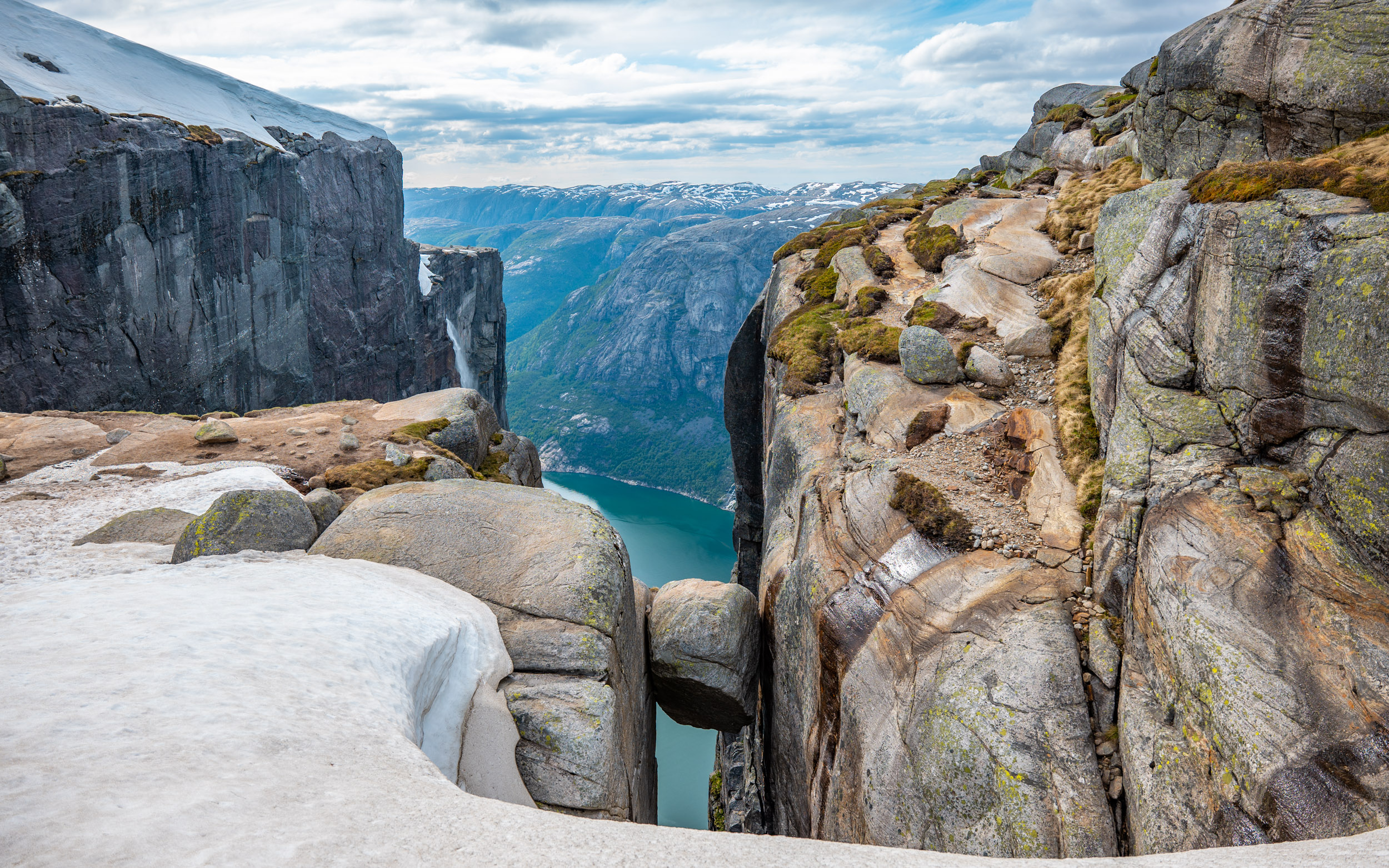 A guide to hike Preikestolen and Kjerag - Fjord Norway